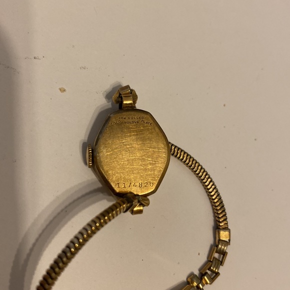 Vintage Bulova Fifth Ave. NewYork 10K rolled gold plated 17 jeweled watch. - Picture 3 of 5
